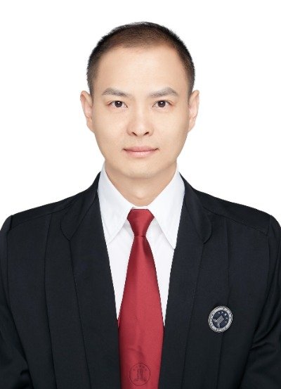 柳明，男，中共党员，法学学士，现为安徽弘启律师事务所合伙人。