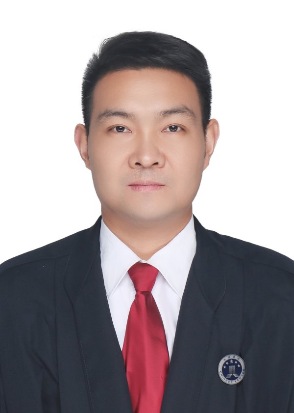 汪成军律师 ，男，中共党员，毕业于安徽大学新闻传播学院，文学硕士，中级记者，现为安徽弘启律师事务所专职律师。